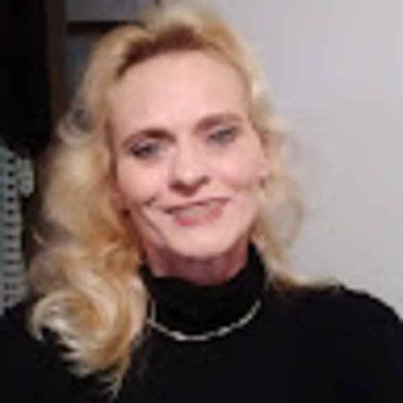 Meet your Posher, Tiffany - Picture 1 of 1